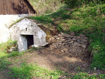 Neues Mäuerchen beim Keller